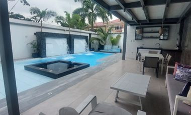 Samborondon, Renta de Hermosa Casa 4 Dorm. con Piscina y Jacuzzi Amoblada