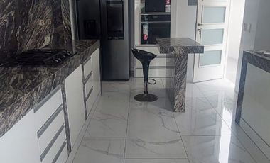 Samborondon, Renta de Hermosa Casa 4 Dorm. con Piscina y Jacuzzi Amoblada