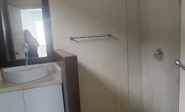 Samborondon, Renta de Hermosa Casa 4 Dorm. con Piscina y Jacuzzi Amoblada