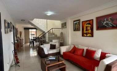 SE VENDE CASA DE 4 HABITACIONES Y PISCINA