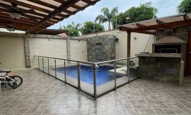 SE VENDE CASA DE 4 HABITACIONES Y PISCINA