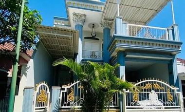 Dijual Cepat Rumah Baru Renovasi Model Eropa di Kebonsari Regency Sby