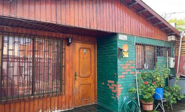 Se Vende: Casa de 3 dormitorios, 1 baño, 3 estacionamiento en San Luis de Macul, Peñalolén.