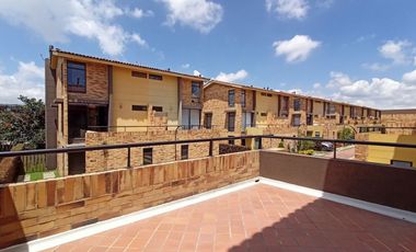 VENDO CASA  EN CONDOMINIO CAJICA