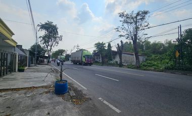 Dijual gudang luas dengan akses mudah truk tronton di Jombang.