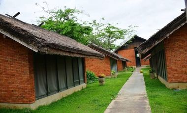 BEAUTIFUL LUXURY 43 ROOM RIVERSIDE RESORT JUST 10 MINUTES FROM DOWNTOWN KANCHANABURI!!!