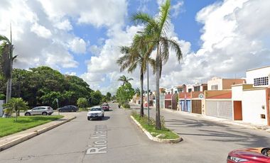 GRAN OPORTUNIDAD DE INVERSIÓN!!! VENTA DE DOS CASAS, UNA ADJUDICADA Y OTRA CON POSESIÓN!!!! PASEO DE LA MANCHA, CANCÚN, QUINTANA ROO