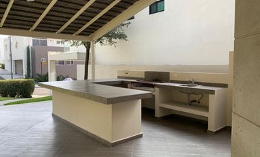CASA DE TRES PLANTAS EN VENTA EN LADERAS ABEDUL (EL URO)