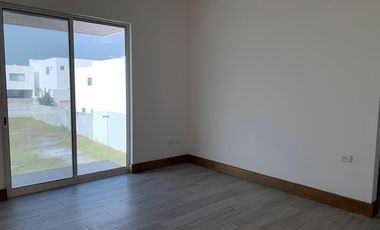 CASA DE TRES PLANTAS EN VENTA EN LADERAS ABEDUL (EL URO)