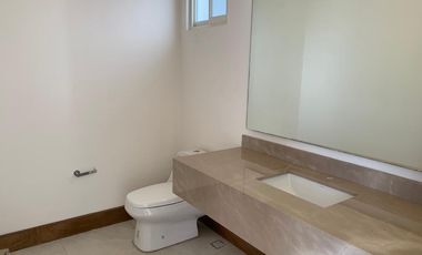 CASA DE TRES PLANTAS EN VENTA EN LADERAS ABEDUL (EL URO)