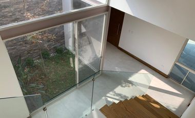 CASA DE TRES PLANTAS EN VENTA EN LADERAS ABEDUL (EL URO)