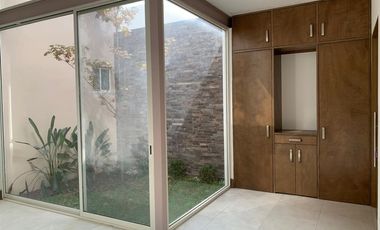CASA DE TRES PLANTAS EN VENTA EN LADERAS ABEDUL (EL URO)