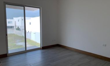CASA DE TRES PLANTAS EN VENTA EN LADERAS ABEDUL (EL URO)