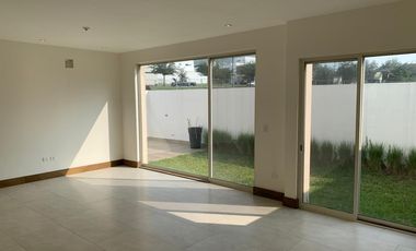 CASA DE TRES PLANTAS EN VENTA EN LADERAS ABEDUL (EL URO)