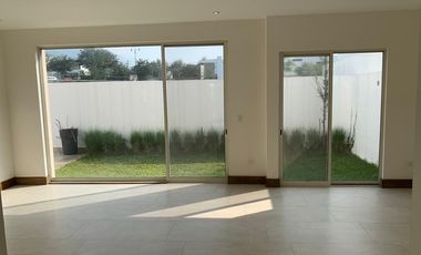 CASA DE TRES PLANTAS EN VENTA EN LADERAS ABEDUL (EL URO)