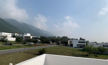 CASA DE TRES PLANTAS EN VENTA EN LADERAS ABEDUL (EL URO)