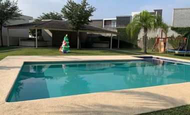 CASA DE TRES PLANTAS EN VENTA EN LADERAS ABEDUL (EL URO)