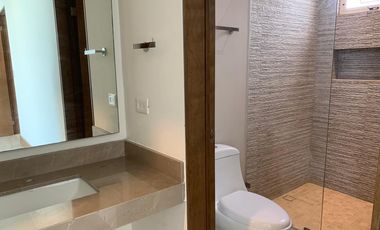 CASA DE TRES PLANTAS EN VENTA EN LADERAS ABEDUL (EL URO)