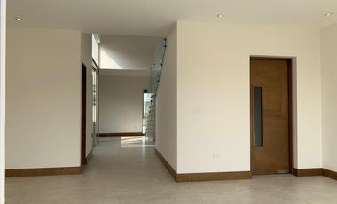 CASA DE TRES PLANTAS EN VENTA EN LADERAS ABEDUL (EL URO)