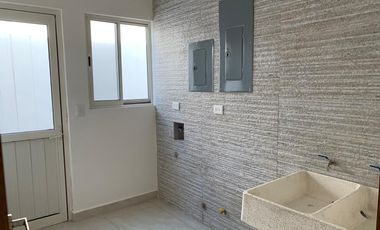 CASA DE TRES PLANTAS EN VENTA EN LADERAS ABEDUL (EL URO)