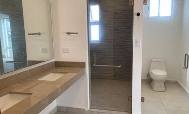 CASA DE TRES PLANTAS EN VENTA EN LADERAS ABEDUL (EL URO)