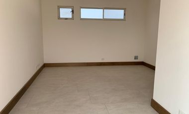 CASA DE TRES PLANTAS EN VENTA EN LADERAS ABEDUL (EL URO)