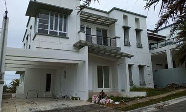 House for Sale at South Forbes Silang Cavite