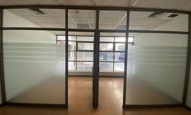 SE VENDE OFICINA EN VIÑA DEL MAR ESTACION MIRAMAR 2 PRIVADOS RECEPCION SALA DE ESPERA UF 2.190