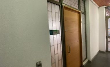 SE VENDE OFICINA EN VIÑA DEL MAR ESTACION MIRAMAR 2 PRIVADOS RECEPCION SALA DE ESPERA UF 2.190