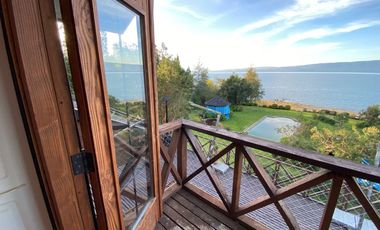 Parcela con casa en venta con orilla del Lago Villarrica