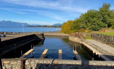 Parcela con casa en venta con orilla del Lago Villarrica