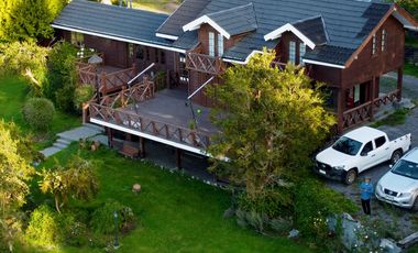 Parcela con casa en venta con orilla del Lago Villarrica