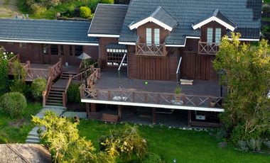 Parcela con casa en venta con orilla del Lago Villarrica