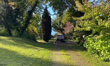 Parcela con casa en venta con orilla del Lago Villarrica