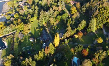 Parcela con casa en venta con orilla del Lago Villarrica