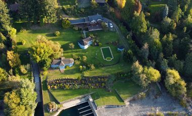 Parcela con casa en venta con orilla del Lago Villarrica