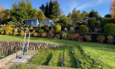 Parcela con casa en venta con orilla del Lago Villarrica