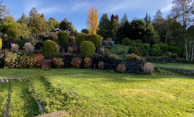 Parcela con casa en venta con orilla del Lago Villarrica