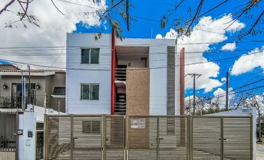 EN VENTA EDIFICIO DE 3 NIVELES QUE CONSTAN DE 3 DEPARTAMENTOS DE 2 RECAMARAS EN LA SM 50