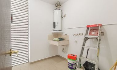 EN VENTA EDIFICIO DE 3 NIVELES QUE CONSTAN DE 3 DEPARTAMENTOS DE 2 RECAMARAS EN LA SM 50