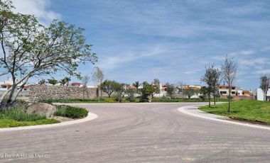 Terreno habitacional en venta fraccionamiento con amenidades Milenio III Querétaro