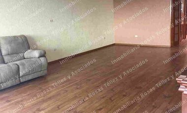 Casa en Renta o Venta semi-amueblada con alberca en fraccionamiento La Calera