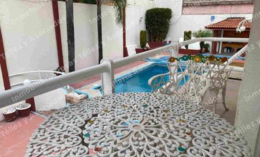 Casa en Renta o Venta semi-amueblada con alberca en fraccionamiento La Calera