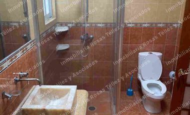 Casa en Renta o Venta semi-amueblada con alberca en fraccionamiento La Calera