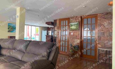 Casa en Renta o Venta semi-amueblada con alberca en fraccionamiento La Calera