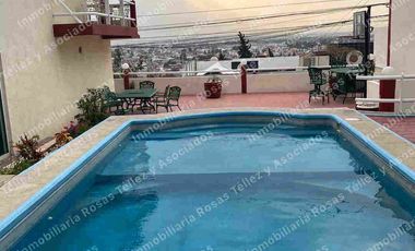 Casa en Renta o Venta semi-amueblada con alberca en fraccionamiento La Calera