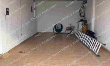 Casa en Renta o Venta semi-amueblada con alberca en fraccionamiento La Calera