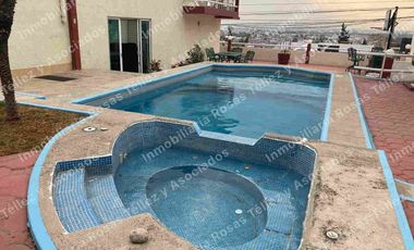 Casa en Renta o Venta semi-amueblada con alberca en fraccionamiento La Calera