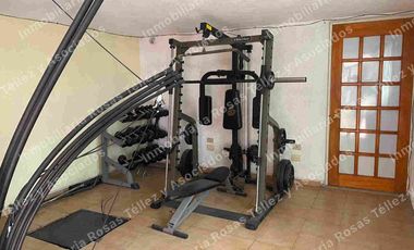 Casa en Renta o Venta semi-amueblada con alberca en fraccionamiento La Calera