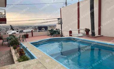 Casa en Renta o Venta semi-amueblada con alberca en fraccionamiento La Calera